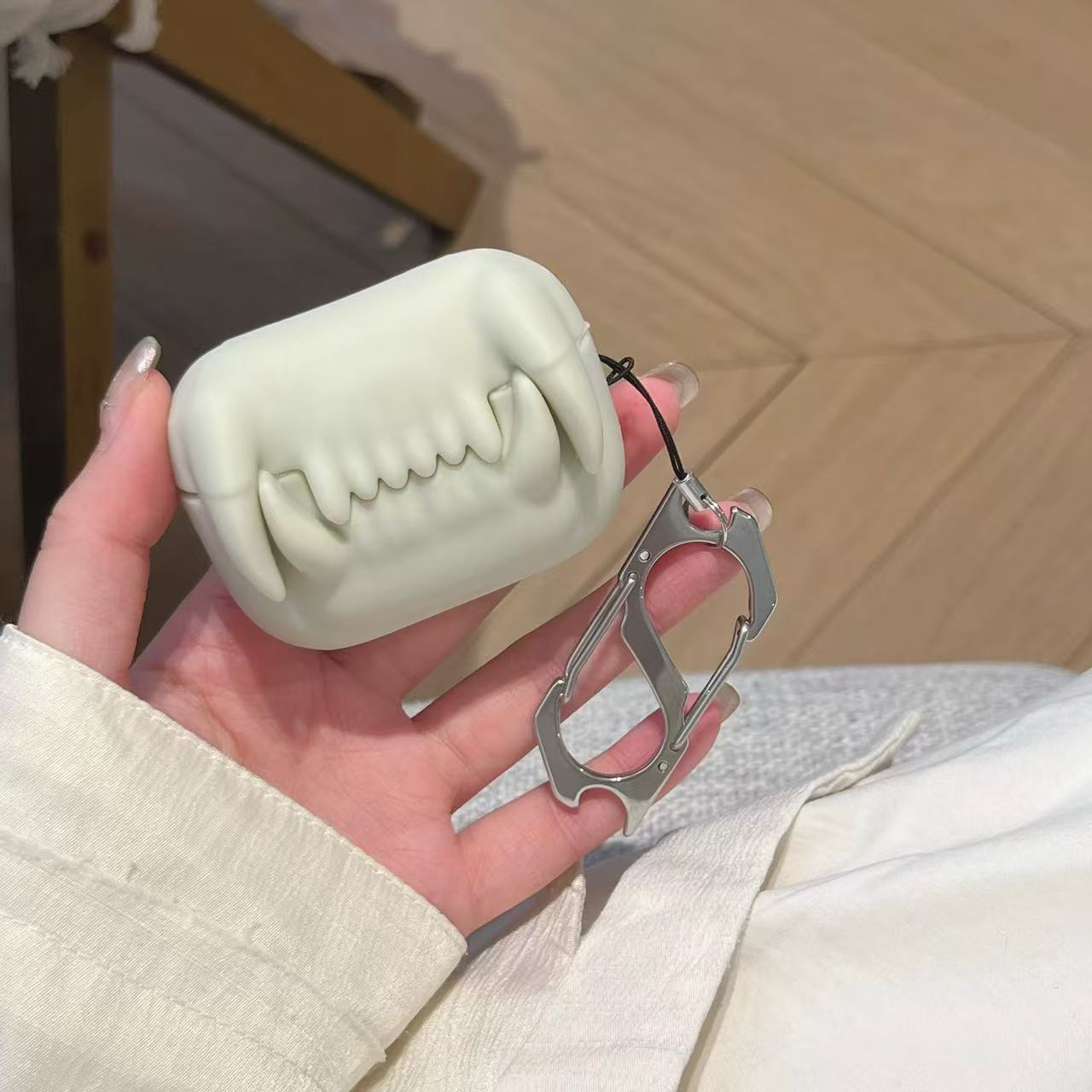 

Для AirPods Pro3 Pro2 4 3 2 1 Pro Чехол для наушников 3D Ужасный Тигр Зуб Мультяшная Коробка для Наушников с Подвеской Крутой Чехол For Airpods 1 2