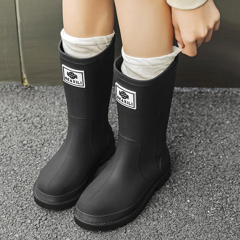 Medium tube rain shoes women's non-slip water shoes fashion water boots thick-soled rain boots fleece work rubber shoes