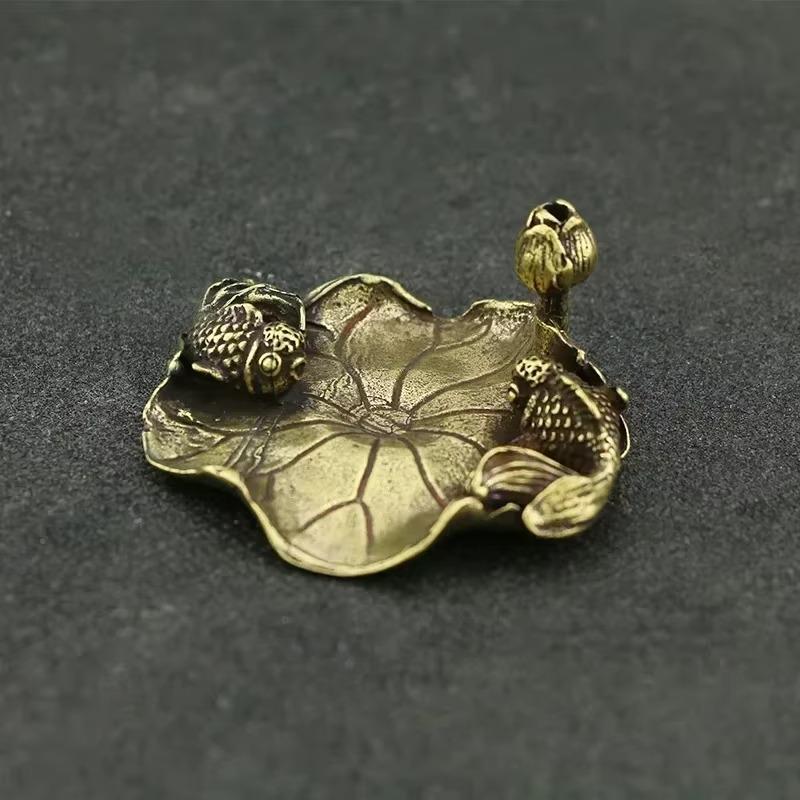 Vintage Brass Carp Lotus Leaf Micro Carved Ornament Creative Home Decoration Metal Lotus Leaf Fish Ornament Desktop Tea Pet