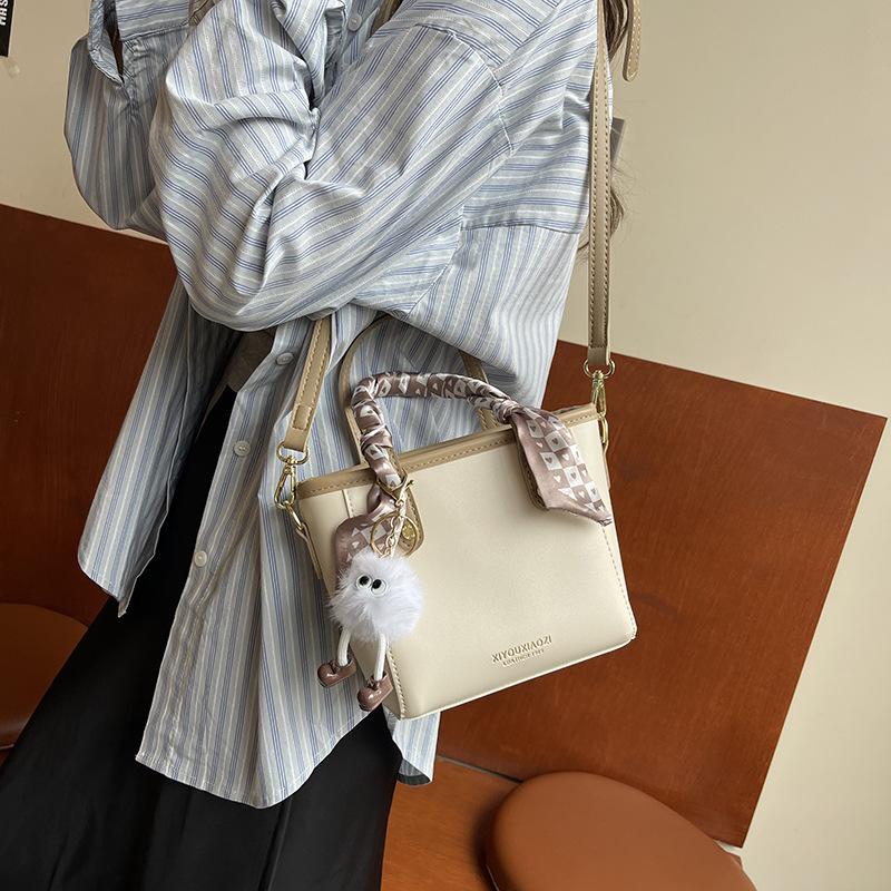 Stylish and simple portable bucket small bag women's 2025 new shoulder messenger bag solid color versatile shoulder bag
