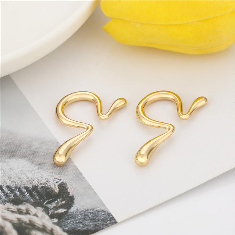 

Minimalist Irregular Ear Cuff For Women No Piercing Needed Elegant Niche Design High End Temperament Stud Earrings золотой