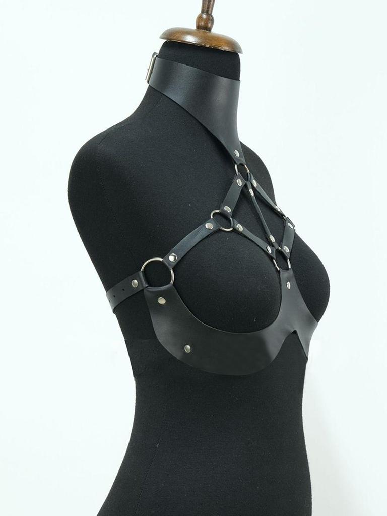 1PC The widened collar is integrated with the cage-style chest strap, which is adjustable for women. It features stylish punk