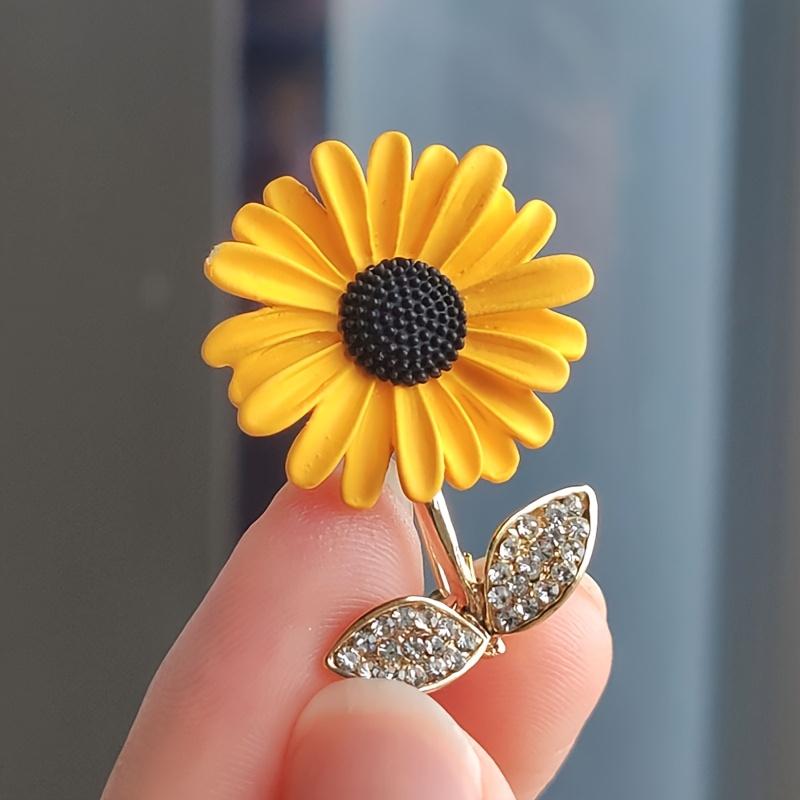 1PC Enchanting Sunflower Brooch - Cute and Fashionable Yellow Flower Accessory with Shining Leaf Design