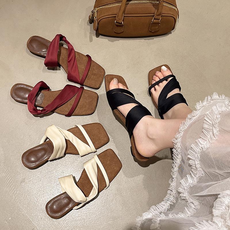 Niche design sense retro wedge heel sandals women's summer 2025 new fashion square head open-toed high-heeled cool slippers