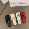 Beautiful skirt, silver toe beach slippers, women's summer wear new flat-bottomed flip-flops, pig's trotters, cool slippers