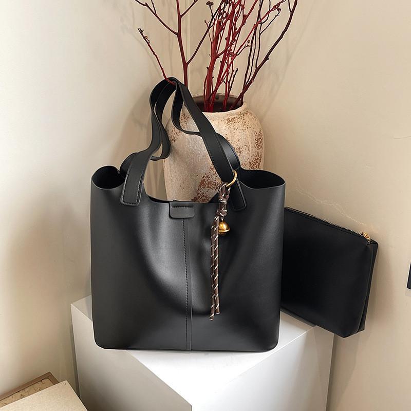 Spacious Elegant Two-tone Pu Tote Bag For Women With Stylish Stitching Details