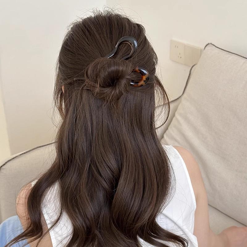 Elegant U-Shaped Wave Hairpin: Modern Chinese Style Accessory for Women's Bun and Ma Mian Skirt.