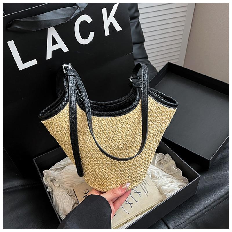 

Trendy casual versatile large-capacity bag women s new beach vacation casual woven armpit tote bag чёрный
