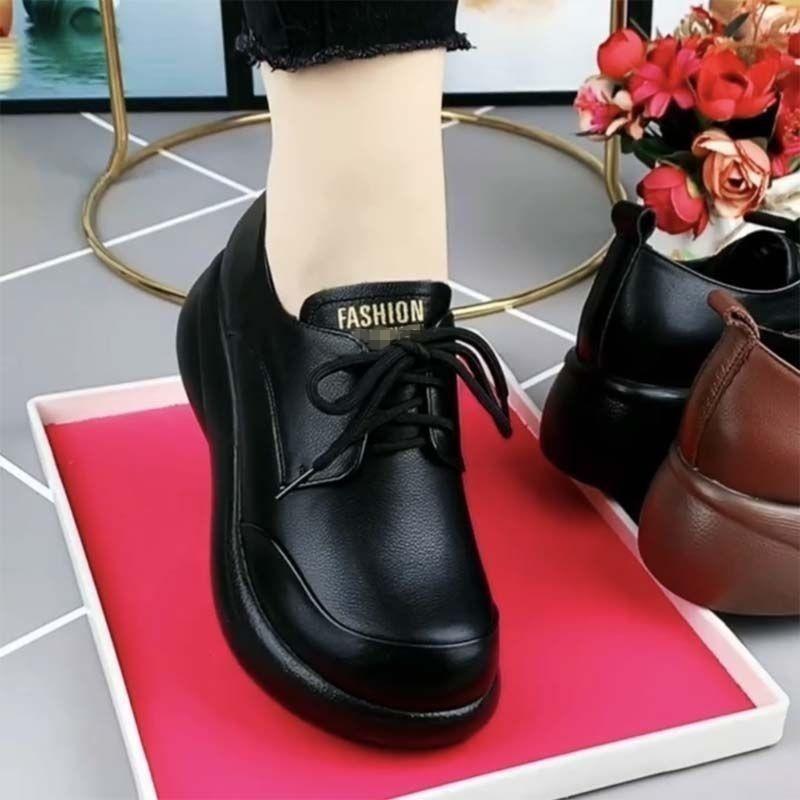 

Soft leather single shoes women s flat bottom 2025 autumn new comfortable soft sole mother shoes lightweight versatile non-slip casual leather shoes 38 чорний