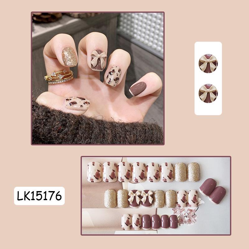 

Ретро Золотой Глиттер и Леопардовый Принт Нейл-арт с Бантиком и Бриллиантовыми Акцентами