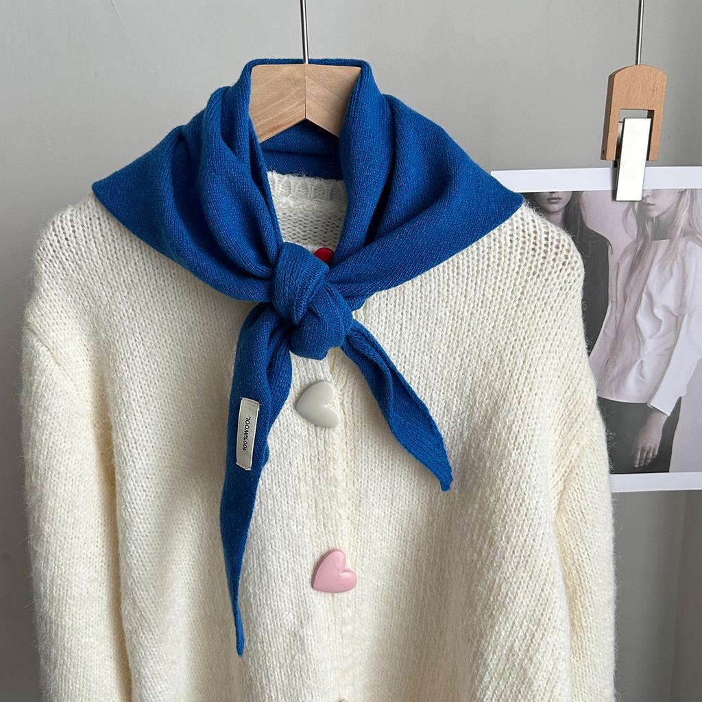 A Solid Color Wool Knitted Triangle Scarf for Women, Can Be Worn as a Fake Collar, Decorative Scarf for Air-Conditioned Rooms, Fashionable Shawl