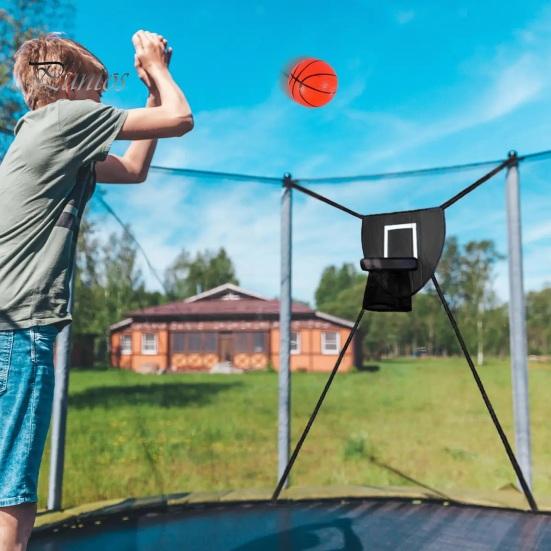 1 sada trampolínového basketbalového koše se 3 mini míčky, opěrka a pumpa odolná vůči povětrnostním vlivům Snadno sestavitelná dětská sportovní zábava Trampolínové příslušenství pro