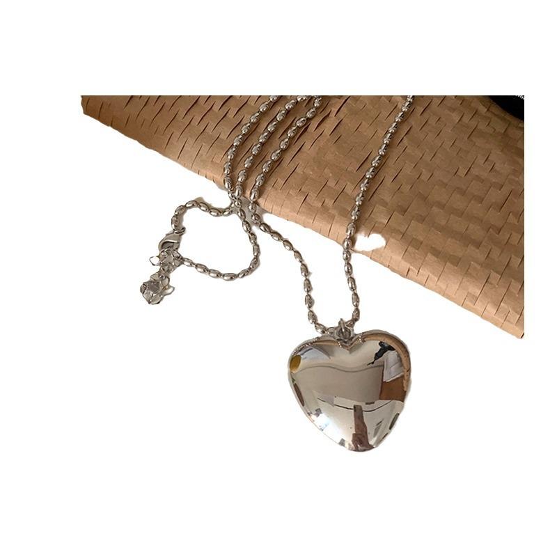 Niche Exaggerated Big Love Metal Long Necklace Women'S Light Luxury Simple Exquisite Versatile Neck Chain Collarbone Chain