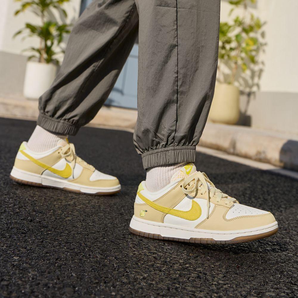 Nike Wmns Dunk Low  Лимонный капель  38
