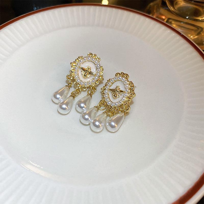 Vintage French-Style Silver Needle Earrings - Women's Elegant Studs with Retro Court Charm