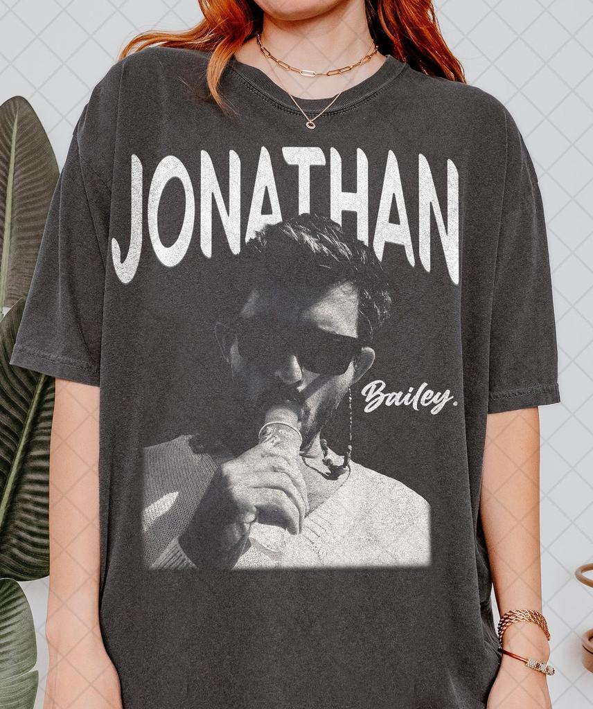 T-shirt Vintage Comfort Colors Jonathan Bailey, T-shirt Grafica Fan Tee Jonathan Bailey, Regalo per Donne e Uomini T-shirt Unisex