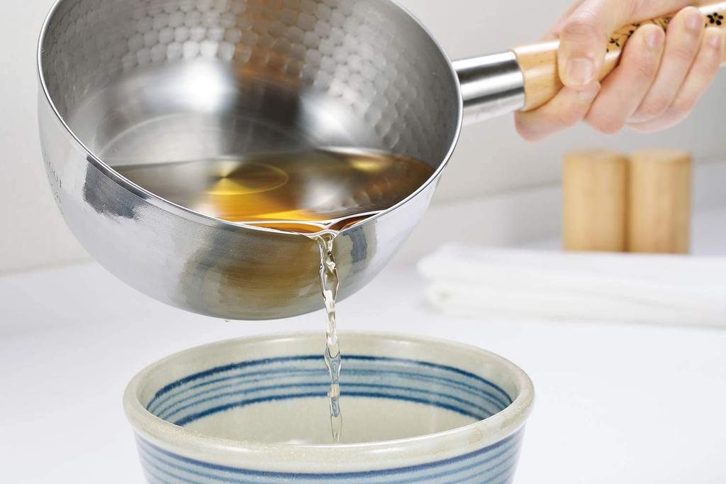 Skilled Craftsmanship and Trust Made In Japan Stainless Steel Yukihira Pot 18cm Elegant Design with Cherry Blossom Motif Convenient Scale for Making