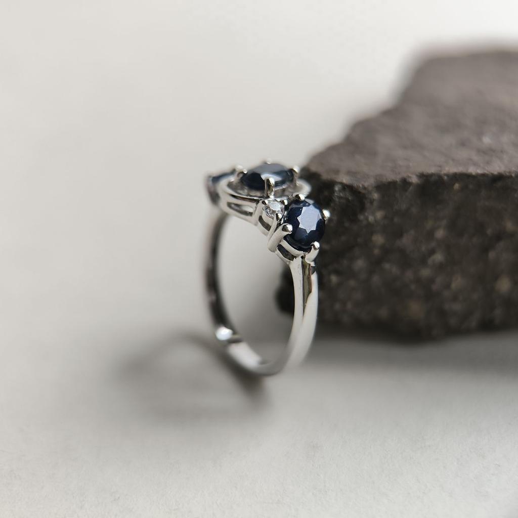 Серебряное кольцо с натуральным сапфиром 1.775ct, вес изделия 2,84 гр (2194743)