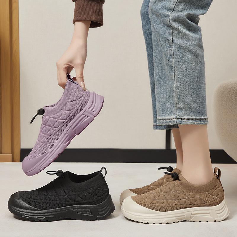 Women's Spring Soft Sole Slip-On Mom Shoes - Comfortable and Fashionable Old Beijing Style