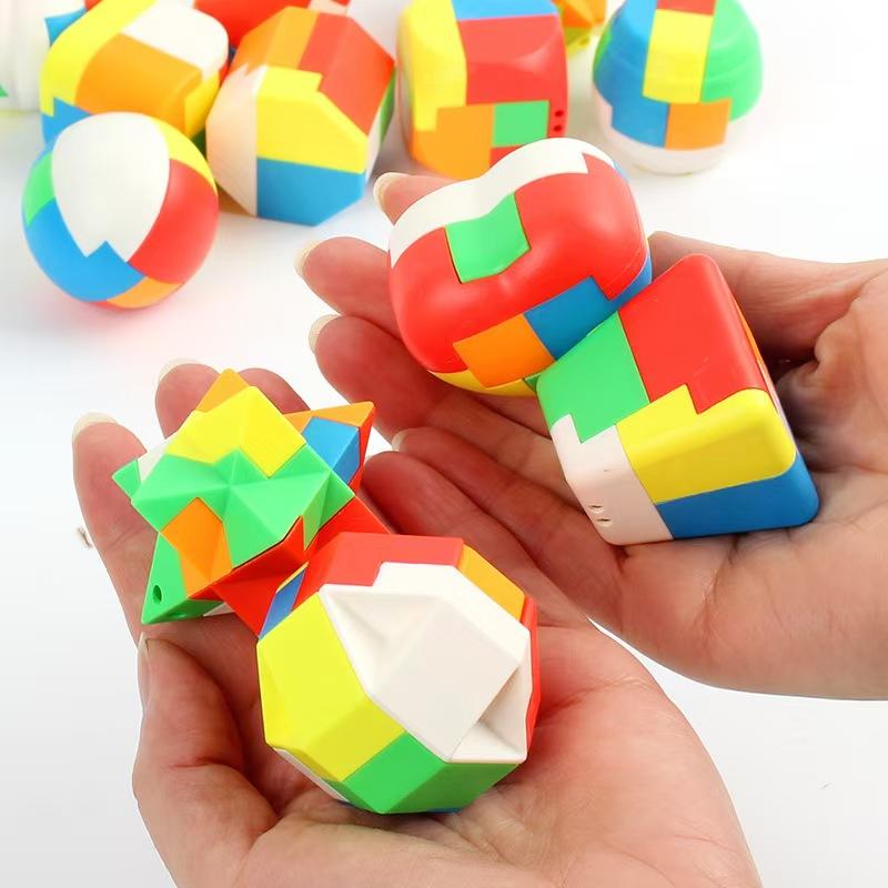 

Plastic 3D Puzzle Luban Lock Keychain Brain Teaser Magic Mini Cube Educational Intellectual Toys For Kids Adults Iq Challenge (As shown-31595)-