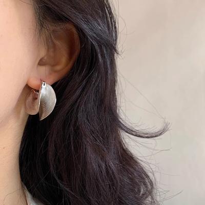 Simple Arc Earrings Female Tide Personality Cow Horn Ear Buckle Texture Earrings Niche Retro Senior Sense Elegant Accessories Classic Casual Jewelry