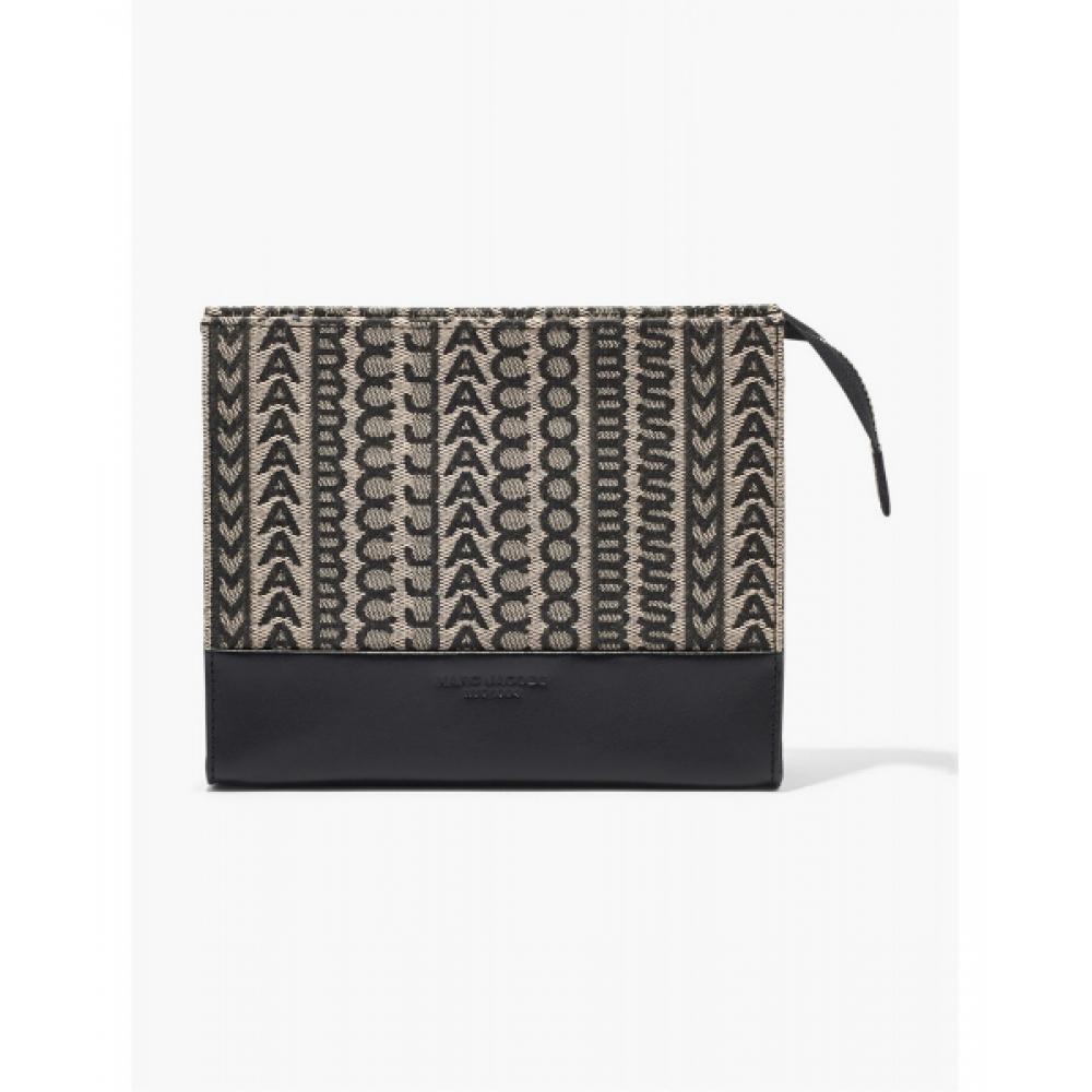 

MARC JACOBS Monog Jacqd Slim84 TravelPouch бежевый mbacw22011bex