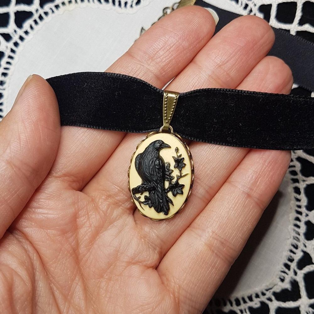 Temperament Gothic Gold Color Lacework Oval Black Rose Crow Embossed Pendant Velvet Collar Necklace for Women Halloween Jewelry