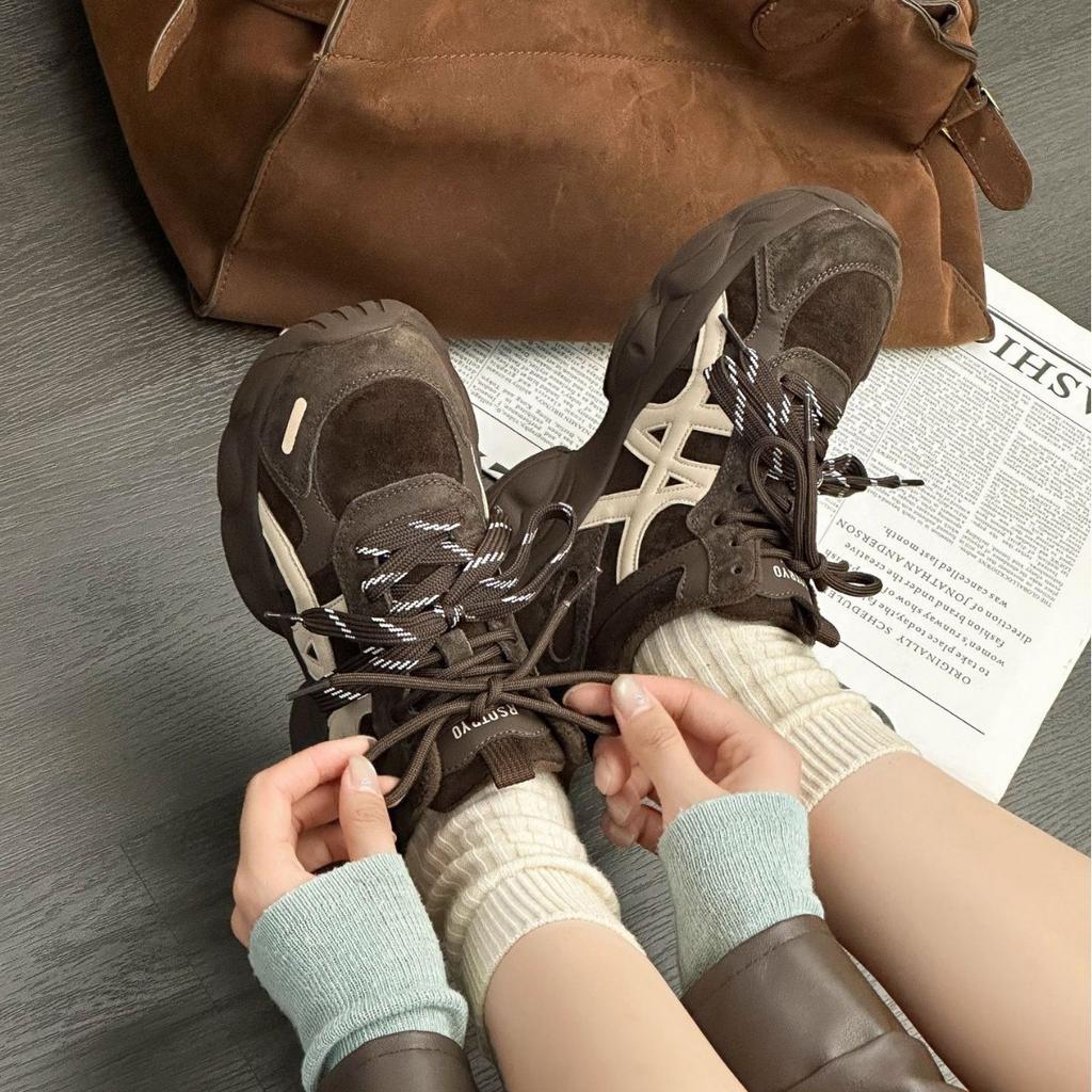 Läder höga skor dam plattform höjande höst nya mångsidiga skor jogging casual sportskor