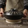 Japanse Keramische Kleipot: Multi-Use Stoofpot, Rijstkoker, Gas- en Inductiekookplaat - Kleine Maat Steen en Platte Pan voor Soepen.