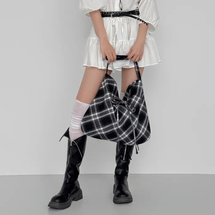 Cozy Check Shoulder Bag _[Black]