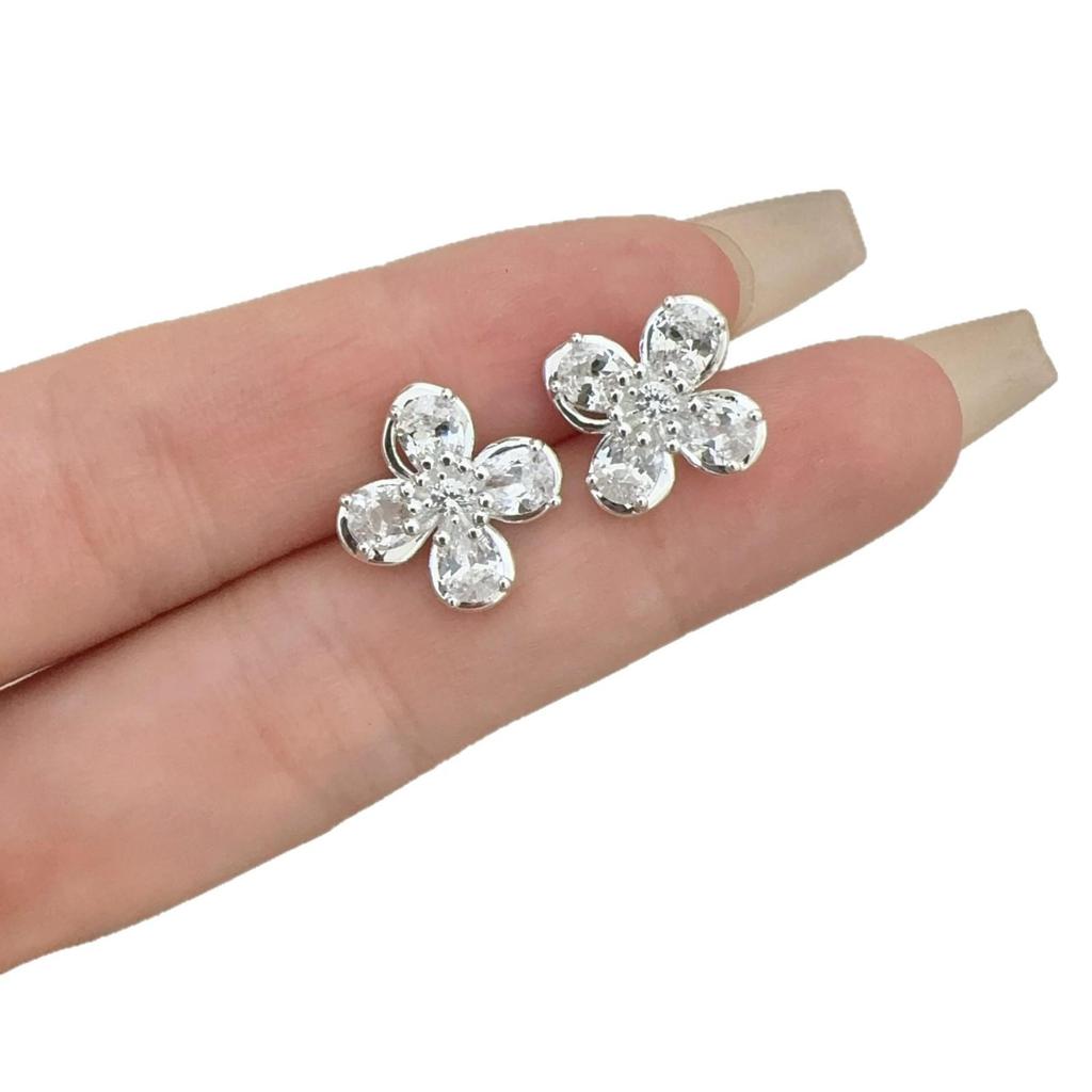 Elegant Zircon Flower Stud Earrings for Women - Fashionable, Luxurious, Sweet, and Versatile.