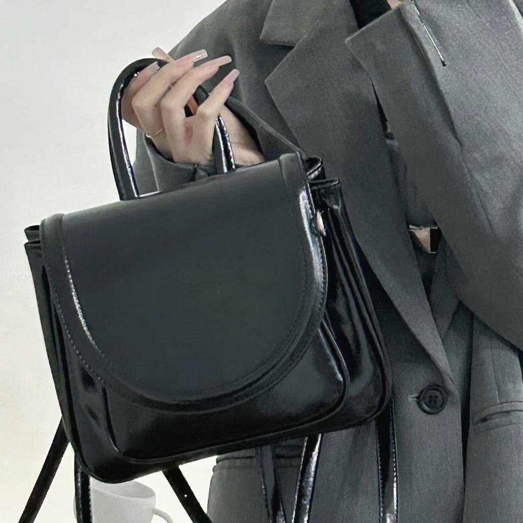 Niche design Korean version backpack bag women's 2025 autumn and winter new high-value commuter college style texture handbag