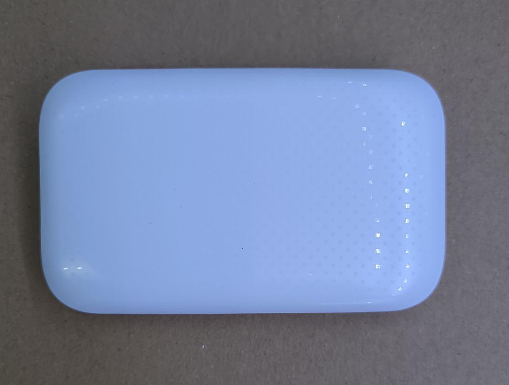 M8 Tri-Network Portable 4G Car WiFi Router with SIM Card Slot