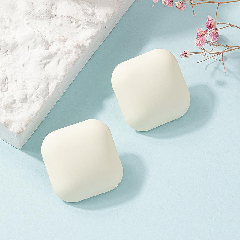 Large Heart Geometric Stud Earrings: Versatile, Metal, Three-Dimensional Design