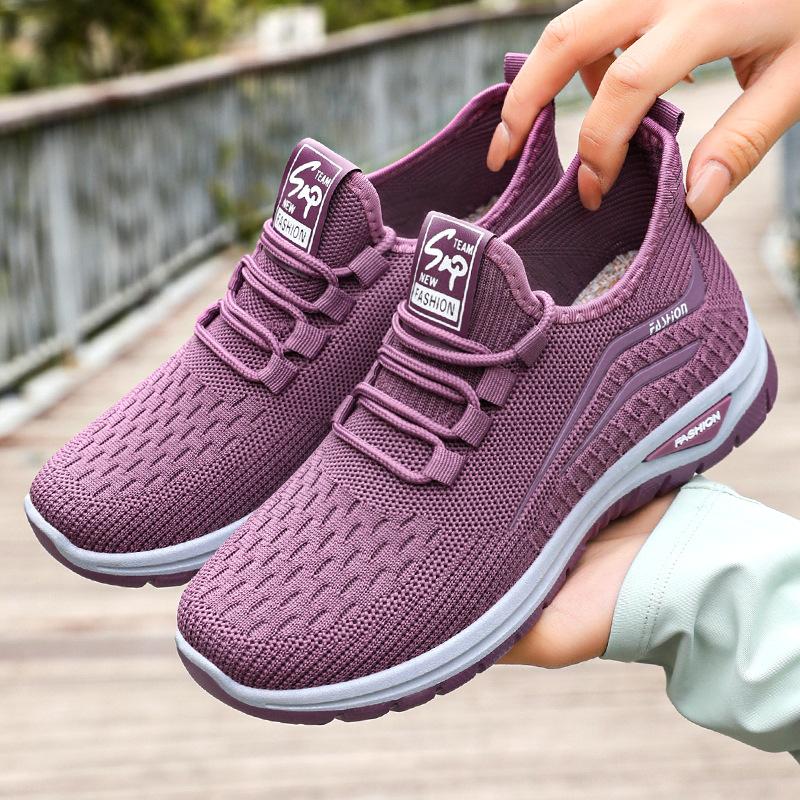 Women's shoes with soft soles are not tired of feet. Summer new platform-soled sports shoes are breathable and fly-woven casual shoes.