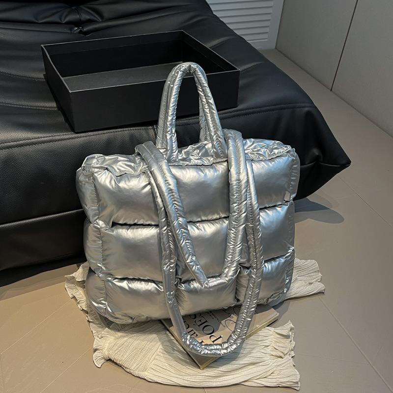 Korean version of casual fashion autumn and winter cotton clothes bag women's 2025 new large-capacity shoulder bag hand-held commuter tote bag