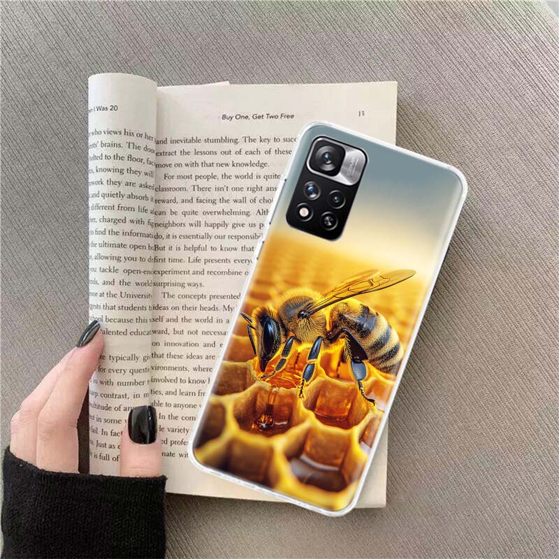 

Bees and Honey in the Honeycomb Phone Case For Redmi Note 13 12 Pro Plus 14 15 Pro 5G 11 11T 11E 11S 10 Pro 10S 9 9S Cover Cell Redmi Note 11S(11)4G