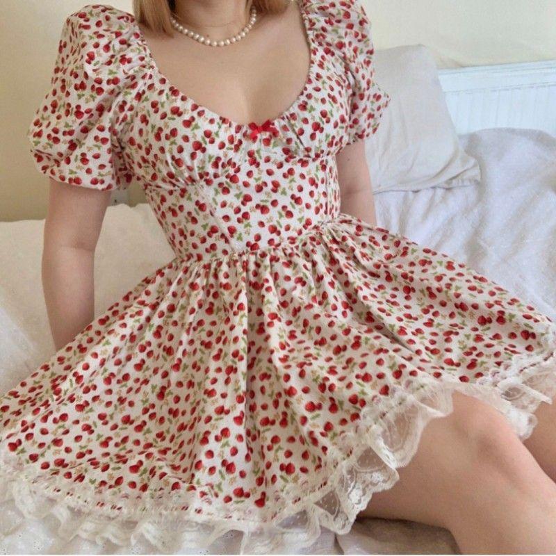 

Age-Reducing Beautiful Young Adult Lace Edge Dress Strawberry Small Strawberry Print L