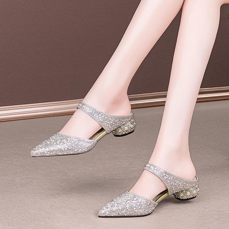 Pearl Rhinestone Bag Head Flat Heel Cool Slippers Women's Summer Fashion 2025 Thick Heel Low Heel Large Size Lazy Half Slippers