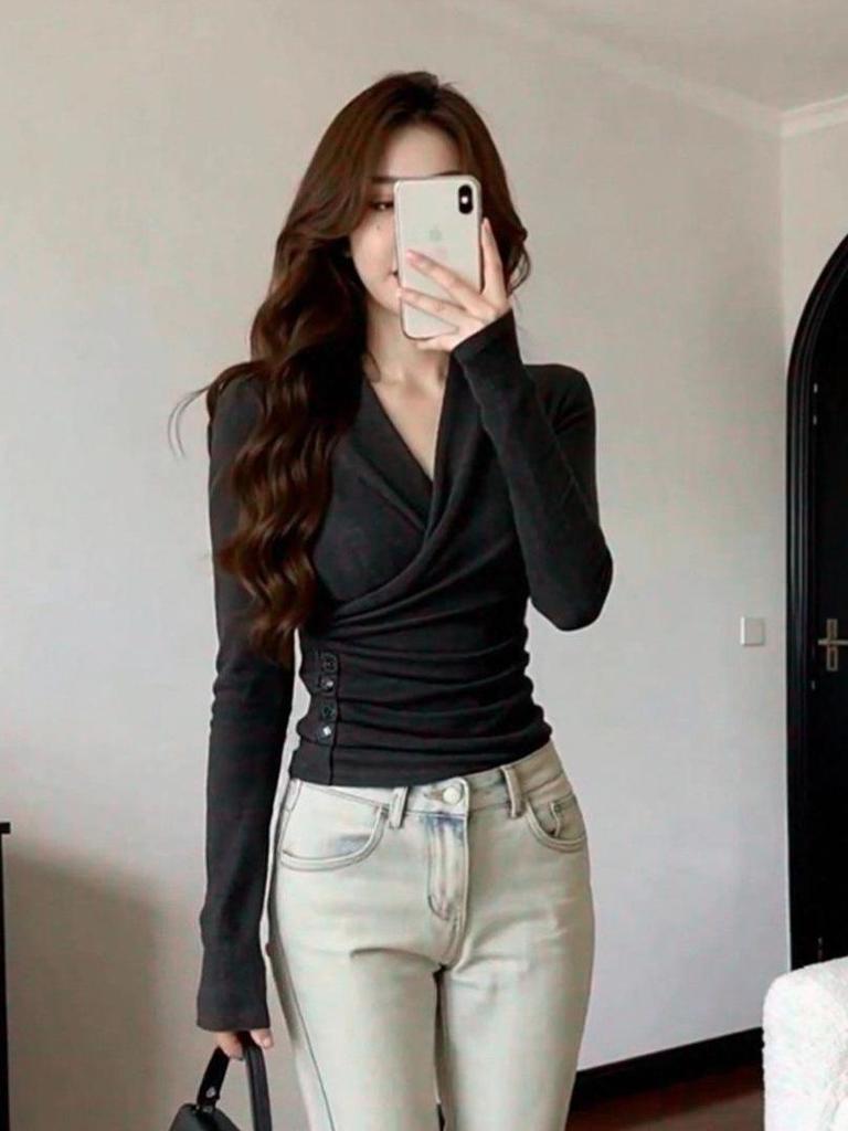 Women's Spicy Girl V-Neck Ruched Long-Sleeve Slimming Winter Top