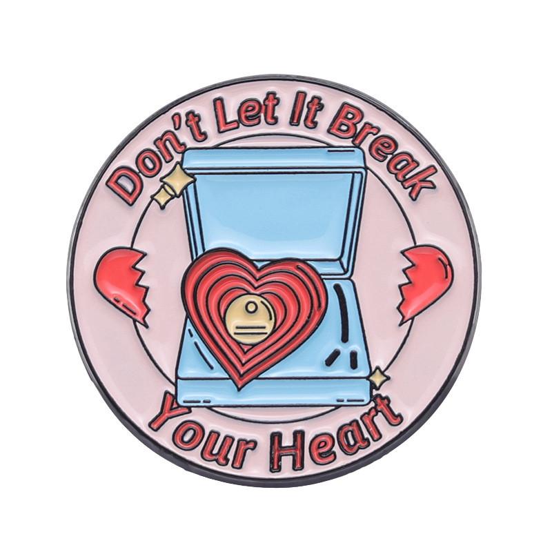 

Letter Stylish Cartoon Brooch In Colorful Vintage Telephone Shape Perfect For Personal Expression XZ8947