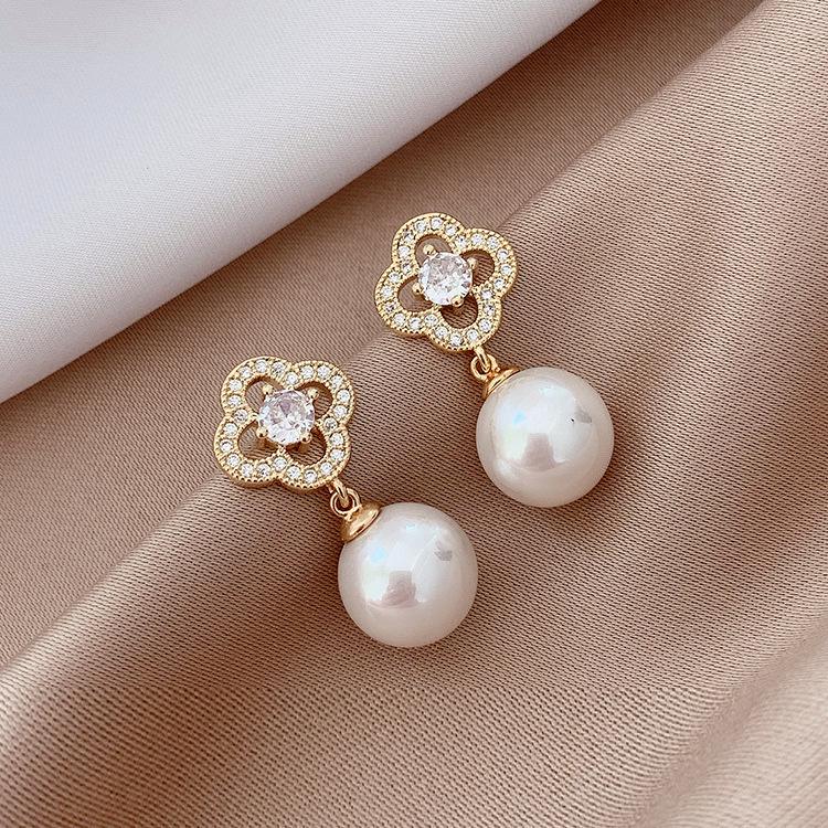 Elegant Four-Leaf Clover Pearl Diamond Stud Earrings - 2024 Fairy Niche Style for Women, Silver Needle.