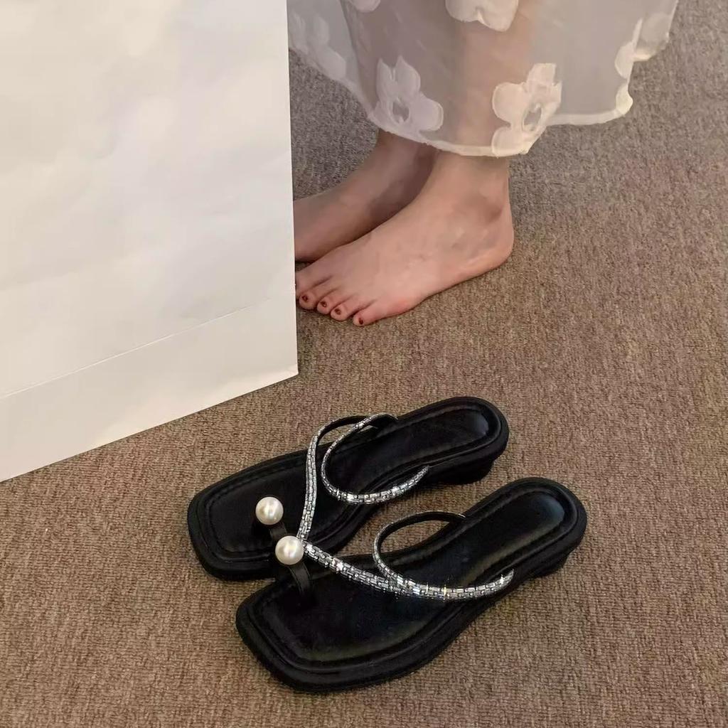 Flat Bottom Set of Toe Slippers for Women To Wear Summer New Casual Daily Vacation Style Pearl Rhinestone Cool Slippers
