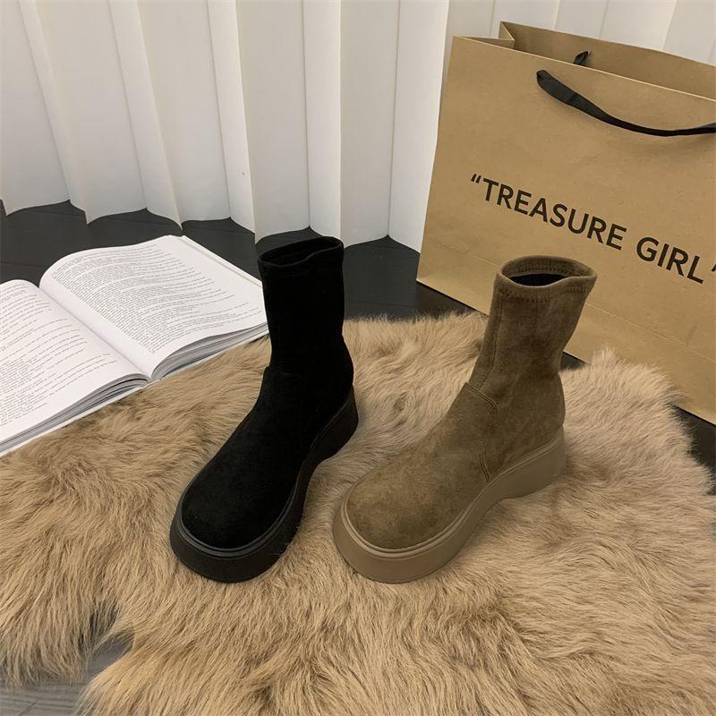 Schwarzfarbene Martin-Stiefel mit dicker Sohle und Nischendesign, Damenschuhe 2025 Herbst und Winter, neue Samt-Elastik-Wildleder-Kurzstiefel