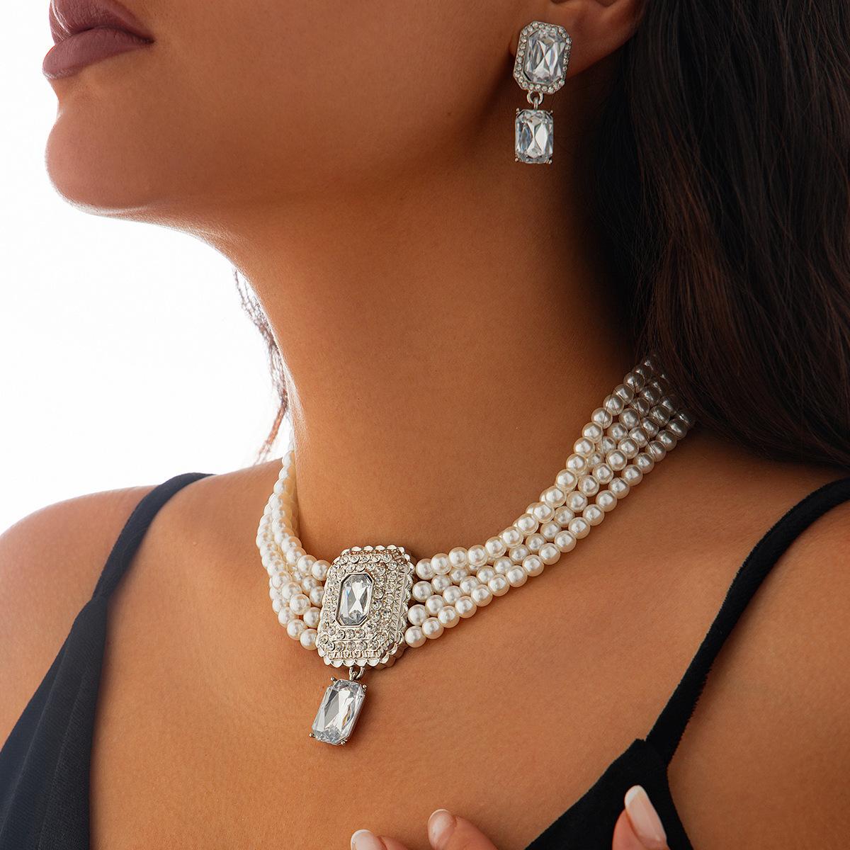 

Temperament Light Luxury Square Full Diamond Gem Necklace Choker Retro Imitation Pearl Beaded Collarbone Necklace Imitation pearl+alloy