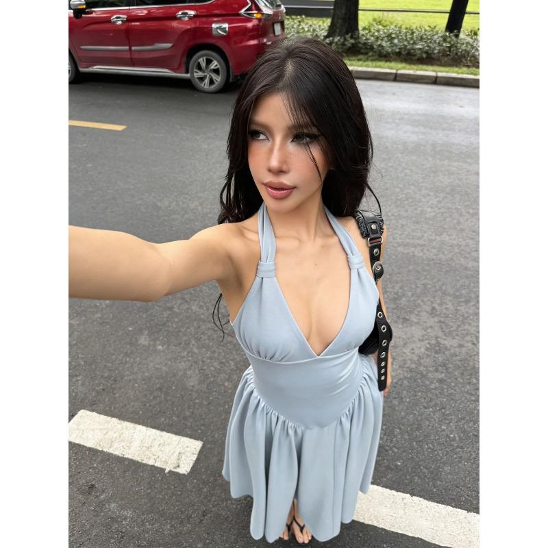 Frühling und Sommer Neues rückenfreies Kragen schmalmachendes Neckholder langes Kleid Meeresurlaub Sexy Kleid Frau