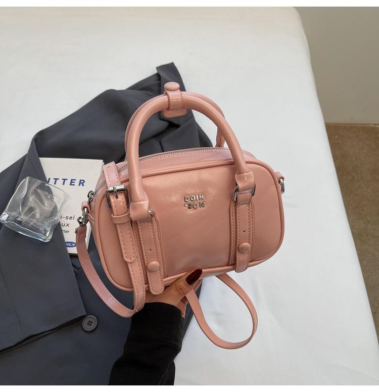 New product explosion Korean version niche fashionable oil wax leather portable Boston bag women's versatile commuter foreign style messenger bag