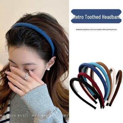 Korean Retro Non-Slip Toothed Headband for Women – Instantly Elevate Forehead, Slim Face, and Securely Hold Hair.