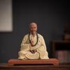 Ceramiczne przedmioty dekoracyjne w stylu zen autorstwa Mistrza Hongyi, posąg postaci historycznej Li Shutong oraz przedmioty dekoracyjne do ent