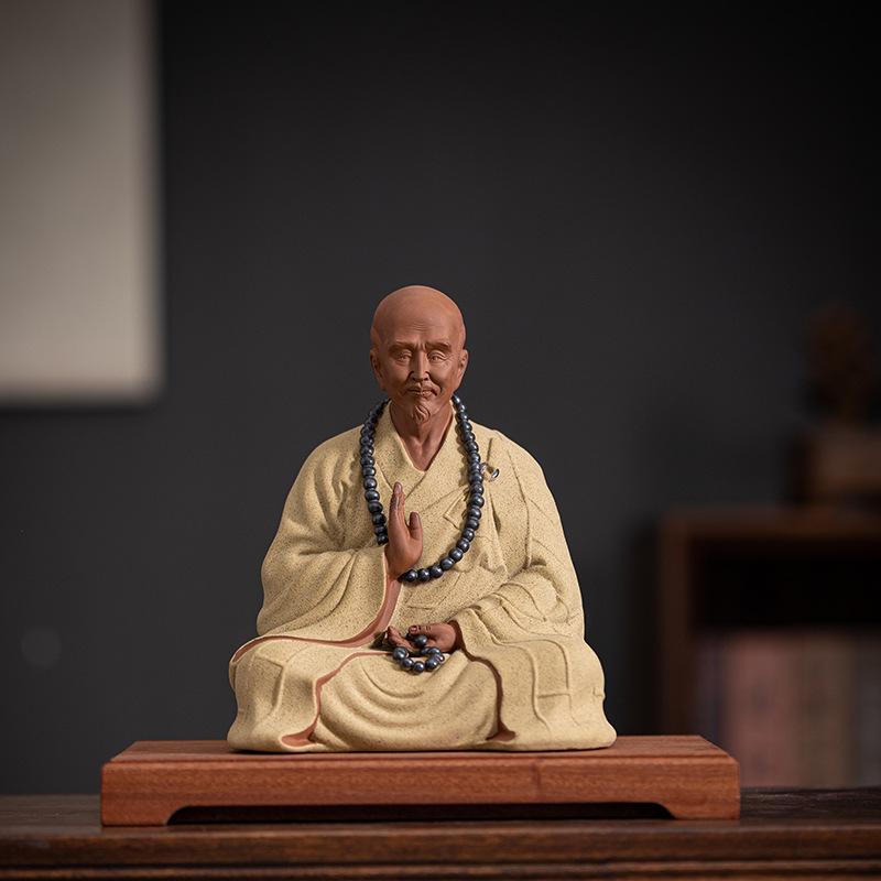 Ceramiczne przedmioty dekoracyjne w stylu zen autorstwa Mistrza Hongyi, posąg postaci historycznej Li Shutong oraz przedmioty dekoracyjne do ent